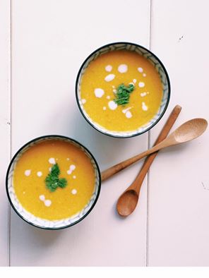 Sütőtök krémleves kacsamell-“szalonna” és főzőbanán chips betéttel (AIP-nak megfelelő a recept)