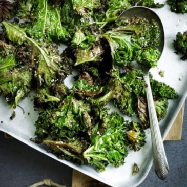 Kelkáposzta chips avokádókrémmel