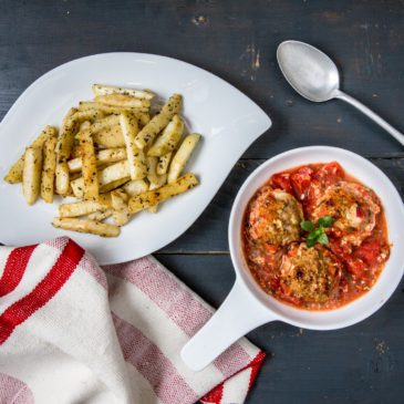 Paleo húsgolyó – fűszeres zellerhasábokkal