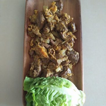 Resztelt pecsenye nyúlmáj hagymával