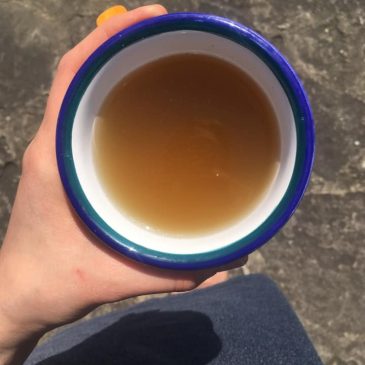 Csodás reggelen a napon fogyasztom el reggeli “kávémat”